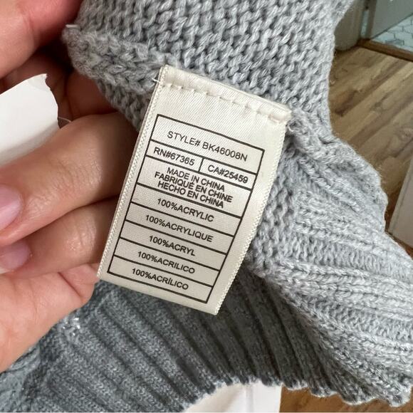 New BB Dakota Cable Knit Gray Boatneck Sweater Women's Size M - Picture 3 of 4